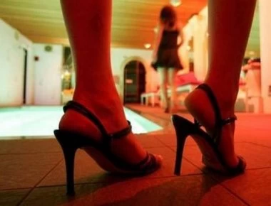 Ο κακός χαμός σε οίκο ανοχής - Έτρεχαν χωρίς ρούχα έξω για να σωθούν (φώτο)